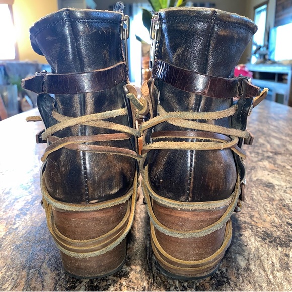 Freebird by Steve Madden CRUE Grey Multi 8 Leather Distressed Bootie - Picture 3 of 11